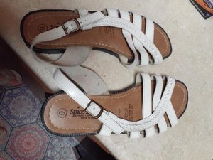 Photo of free Flat sandals size 9 (Branchburg)