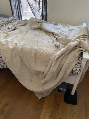 Photo of free Full size off white blanket (Crown Heights)