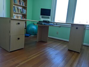 Photo of free L-shaped desk (Beacon Hill, Seattle, WA 98108)