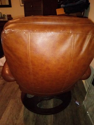 Photo of free nice leather chair in Hitchcock (Hitchcock)