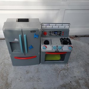 Photo of free Childs refrigerator and stove (Clearwater, Keene and Druid Rd)