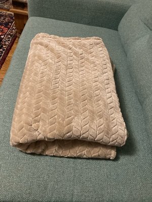 Photo of free Super soft blanket (West Windsor)