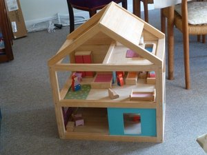 Photo of free childrens dolls house (Nettleton SN14)