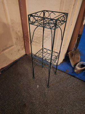 Photo of free Plant stand (Central District/Madrona)