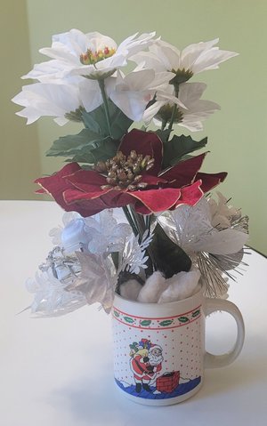 Photo of free Christmas Centrepiece (Riverside and Uplands)