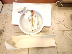 Photo of free Wall hung bathroom sink (Central District/Madrona)