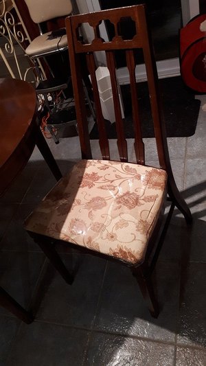 Photo of free Dining table+leaf+6 chairs (Kanata (Kanata (Katimavik))