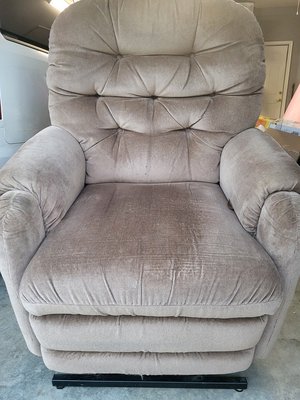 Photo of free Lazy boy lift recliner (Wetumpka Central Plank Road)