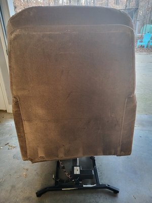 Photo of free Lazy boy lift recliner (Wetumpka Central Plank Road)