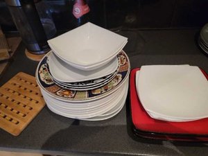 Photo of free Various plates (Avenue Road B21)
