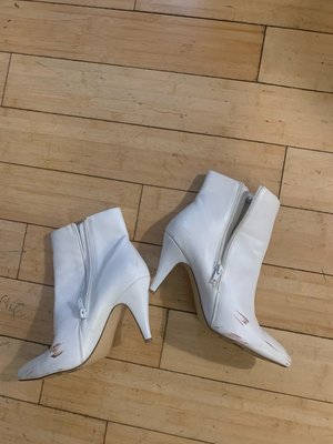 Photo of free Woman’s White Boots (Brooklyn Storage)
