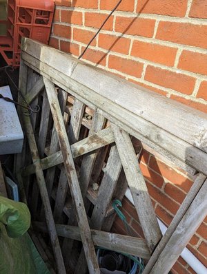 Photo of free Pallets and wood (Central Didcot OX11)