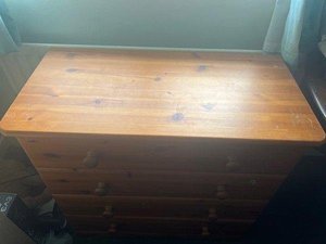 Photo of free Medium sized chest of drawers (Walton-On-Thames)