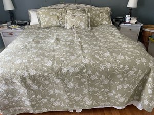 Photo of free Queen size quilt (Alta Vista)