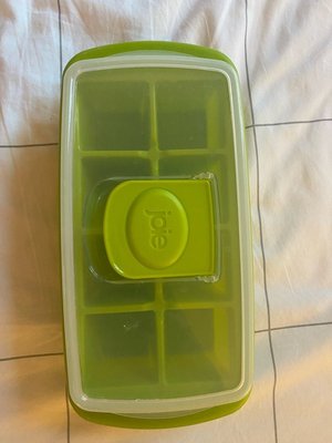 Photo of free ice tray (Capitol Hill Tower)