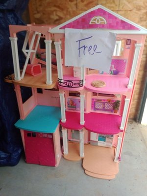 Photo of free Play Doll House (northend 32nd Central area)