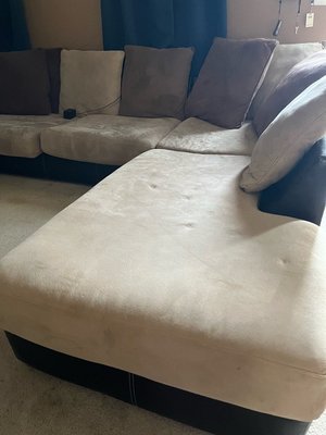 Photo of free Sectional with ottoman (Oakwood)