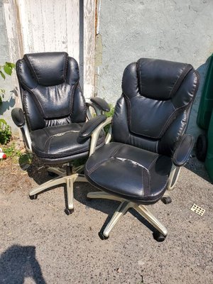 Photo of free 2 desk swivel chairs (Ward 4)