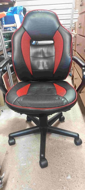 Photo of free Gaming/office chair. Needs recovered (BT17)