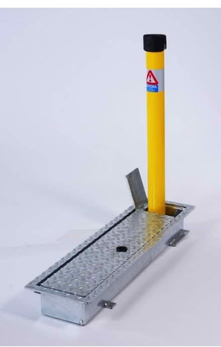 Photo of Folding parking barrier/post (Upper oldfield park) #4