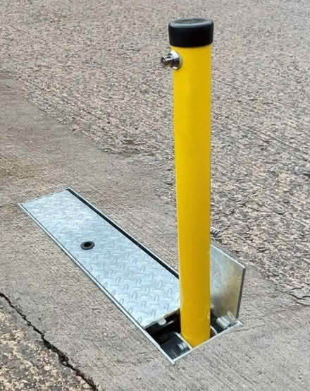 Photo of Folding parking barrier/post (Upper oldfield park) #1