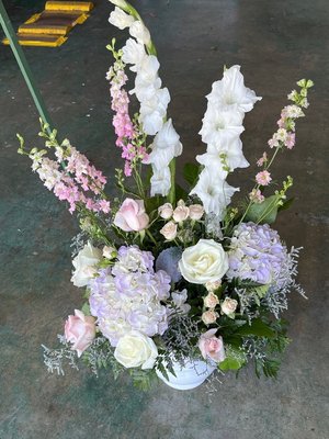 Photo of free Cut Flower Arrangements (Wolfe & Reed)