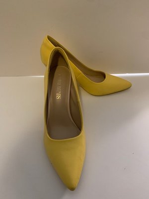 Photo of free Dreamparis Woman’s Shoes (Brooklyn Storage)