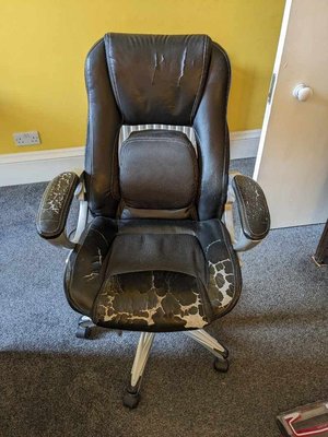 Photo of free Very battered office/gaming chair (Comiston EH10)