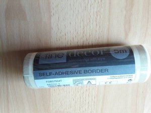 Photo of free decorative self-adhesive border (Caldecott OX14)