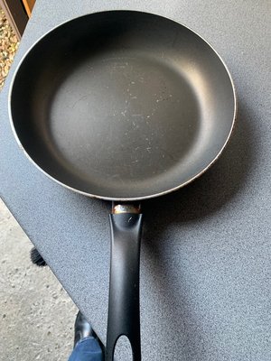 Photo of free Large frying pan (CH43)