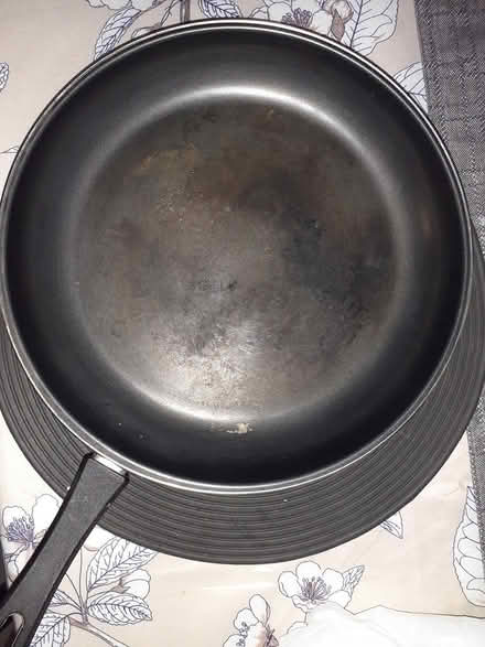 Photo of free 2 frying pans (Orleans-Ottawa East) #1