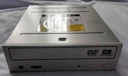 Photo of free DVD RW drive for desktop computer (Cheshunt EN7) #1