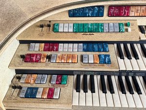 Photo of free Vintage Wurlitzer Organ (Chapel Hill)