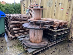 Photo of free Wooden pallets (OX29)