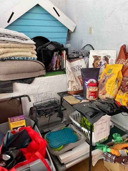 Photo of free pet supplies (Norwalk,Ct)