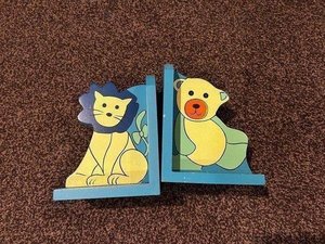 Photo of free Cute lion and teddy bookends (LU6 Central Dunstable)