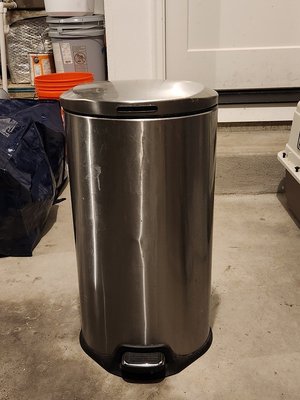 Photo of free kitchen trashcans (Sunset Neighborhood)