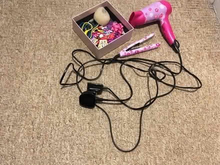 Photo of free Little girl’s hairstyling bundle (Walbottle NE15) #1