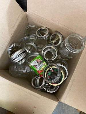 Photo of free jars and hangers (Louisa)