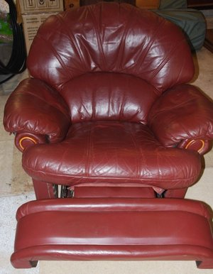 Photo of free "Lazee Boy" style swivel chair (Gamblesby CA10)