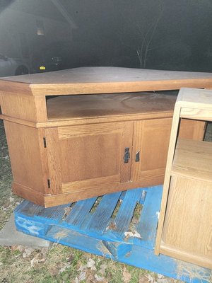 Photo of free Coffee table & end table (87 harwich st, off albany ave)