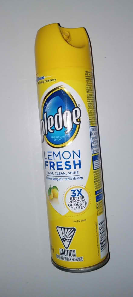 Photo of free Pledge spray -Lemon (Etobicoke (Kipling /Eglinton)) #1