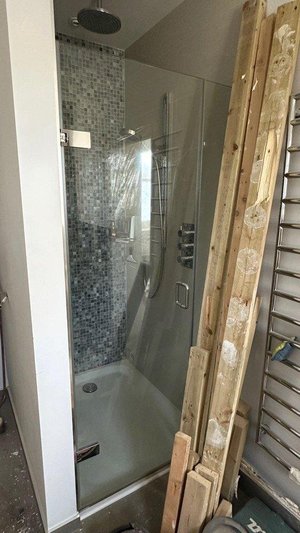 Photo of free Shower door (W13)