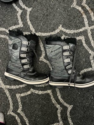 Photo of free Sorel Boots Size 4 Kids - used (Richmond Hill)