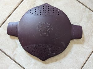 Photo of free Pampered Chef lid (Kolmar and Cleveland in Skokie)