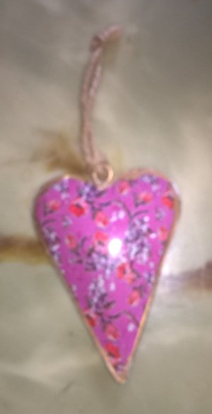Photo of free Little heart ornament (Hoddesdon EN11)
