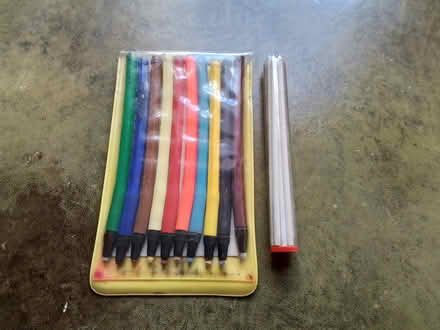 Photo of free Pack of propelling crayons (Shirley SO16) #1