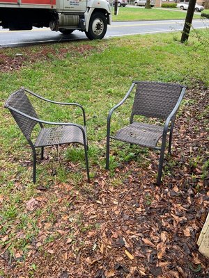 Photo of free outdoor chairs (Stone Mountain)