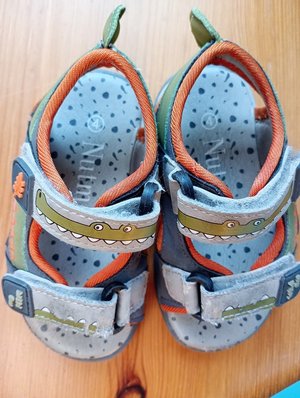 Photo of free Size 4 kids/toddler shoes (HP13 Terriers near RGS)