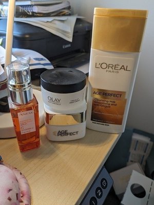 Photo of free Selection of facial creams (MK42)
